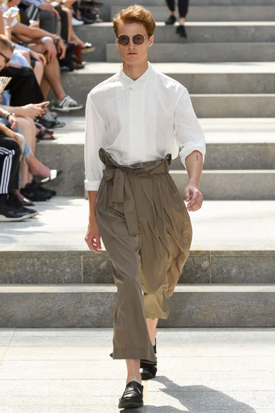 Look 4